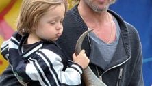 Angelina Jolie & Brad Pitt: Puppet theatre with the kids