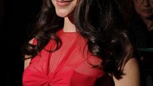 Daniel Craig in drag for Women's Day! (& more)