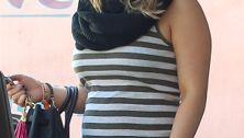 Bump watch: Young Hilary Duff is finally showing!