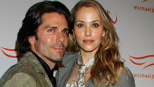Elizabeth Berkley is pregnant!