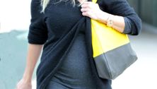 Bump watch: Reese Witherspoon in a fitted dress