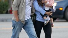 Alanis Morissette: "I'm an attachment parent and I breastfeed"