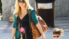 Sarah Michelle Gellar in pretty print maternity dress