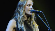 The Dixie Chicks' Emily Robinson is expecting her fourth child