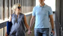 Pregnant Reese Witherspoon: Out of bed!
