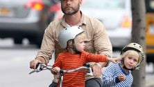 Liev Schreiber and the boys: Tandem bike riding!
