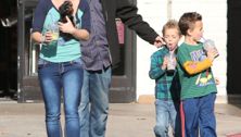 Britney Spears out shopping with her boys: Photos!