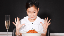8 tips to get your kids through big family dinners