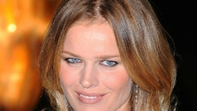 Supermodel Eva Herzigova is pregnant