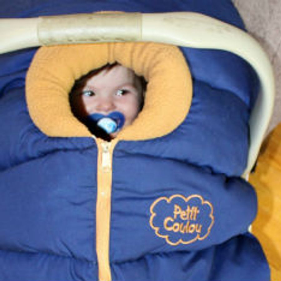 PETIT COULOU Winter-Autositz-Schutz Für Baby – Atmungsaktiv, Extra Warm, Mit Patentiertem Rahmen, Für Extreme Kälte