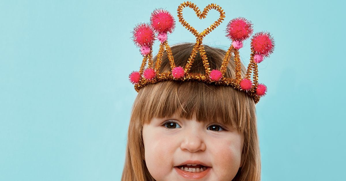 Pipe cleaner craft: Heart crowns - Today's Parent