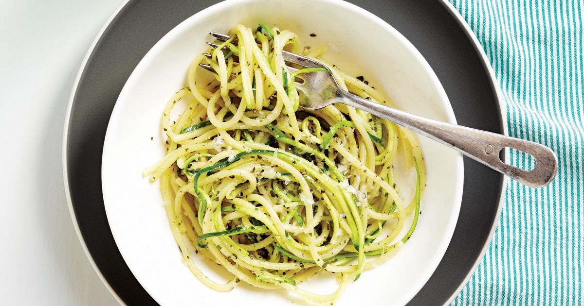 Spaghetti with pesto and zucchini threads - Today's Parent