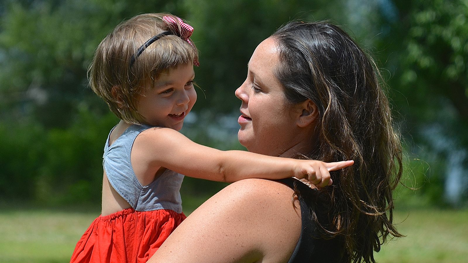 Mom FamousParenting: Real Stories & Smart Parenting Tips