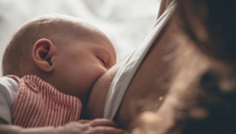 4 facts you need to know about drinking and breastfeeding