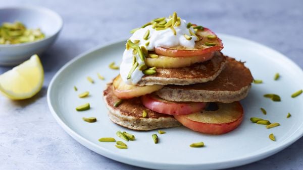 Banana pancakes with spiced apple rings