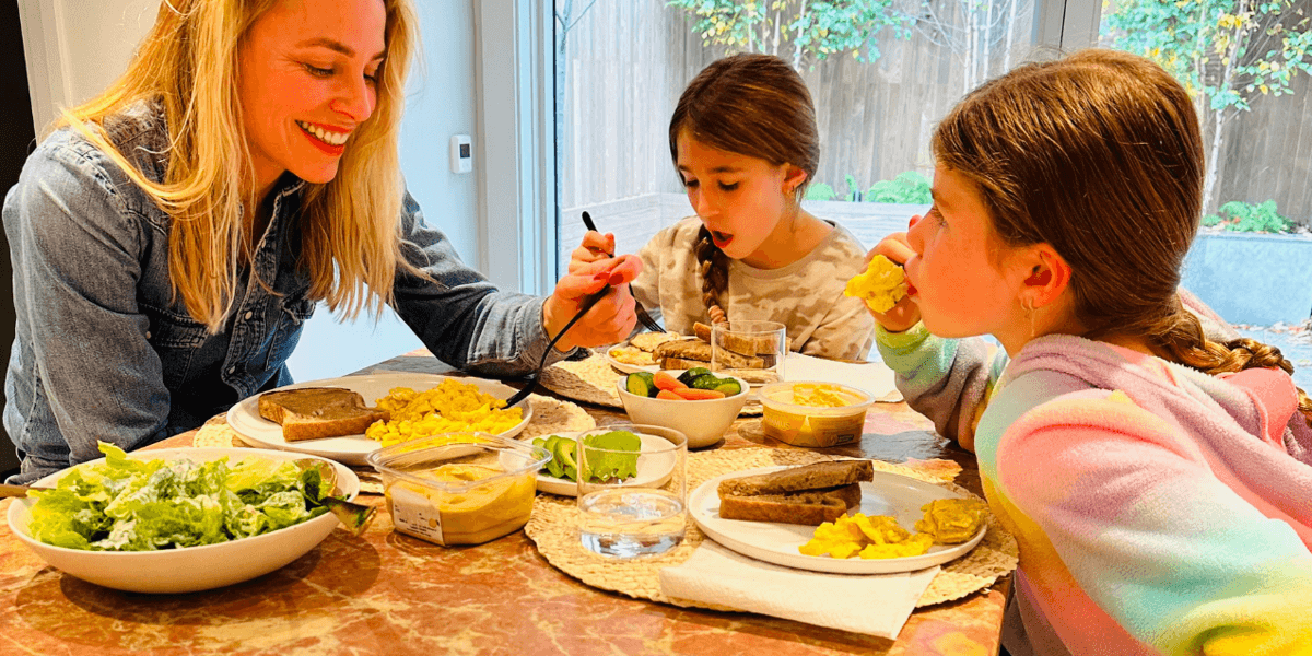 A Simple Recipe for Easier Family Mealtimes - Vimarsana News