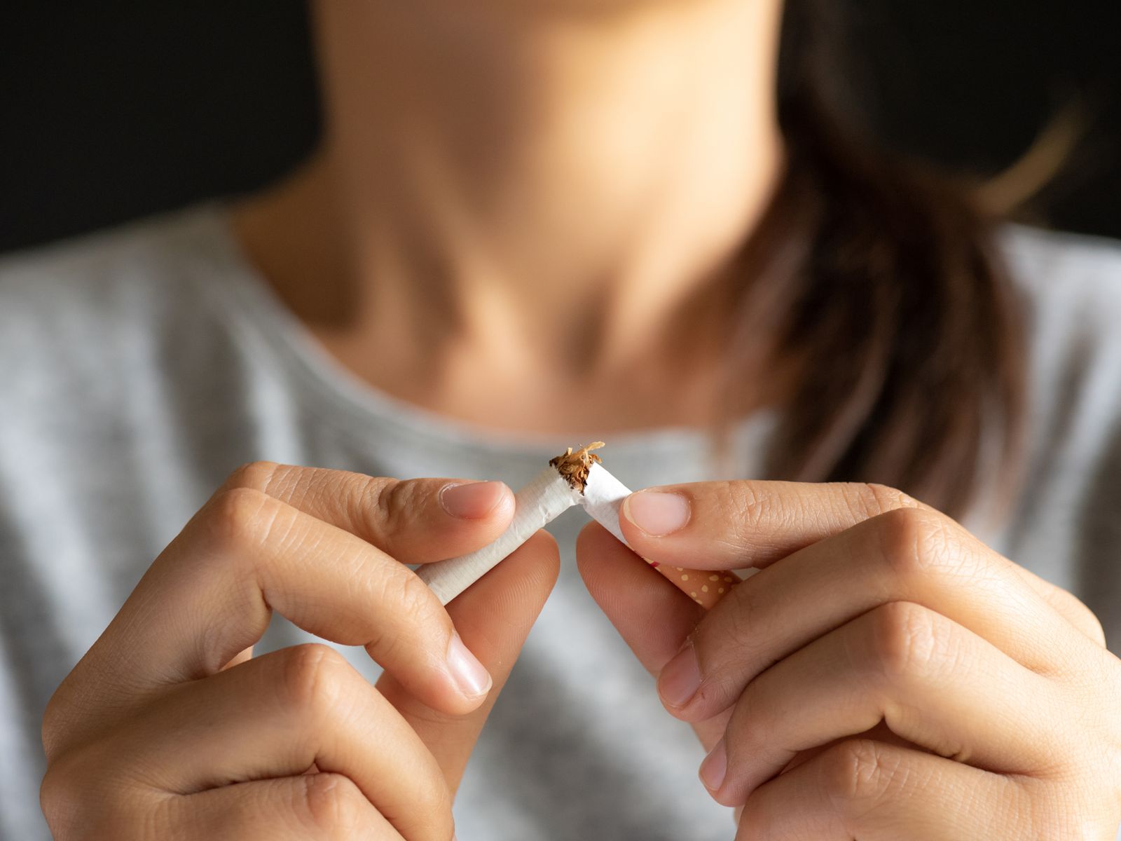 why is there formaldehyde in cigarettes Cigarette smoke contains thousands of chemicals, many of which are toxic  and harmful to the human body. Here's a detailed breakdown of some of the  most dangerous constituents and their effects: 1