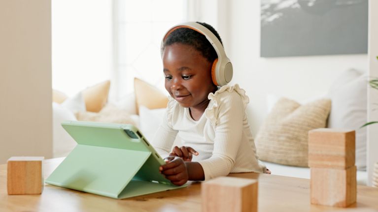 enfant activité Montessori sans écran