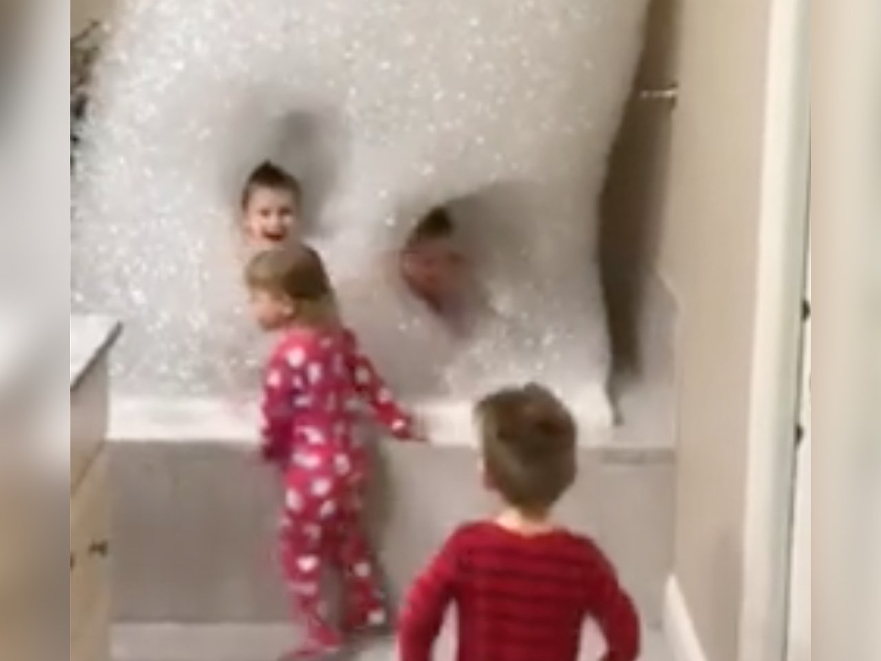 This dad made the most epic bubble bath for his kids - Today&rsquo;s Parent