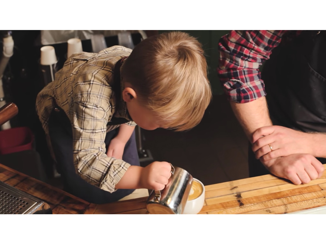 Gift Base Tazza In Ceramica 'This Is What An Awesome Childminder Looks Like' – 12oz (340ml) – Lavabile In Lavastoviglie E Microonde - 2